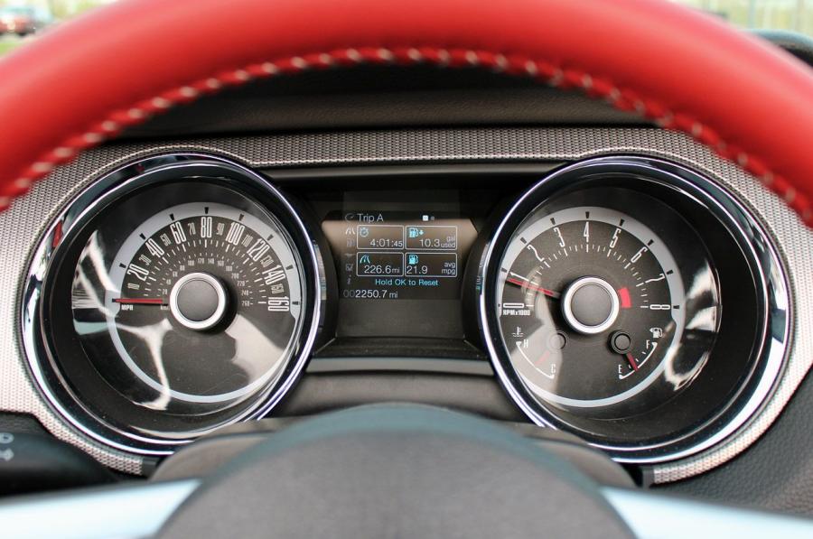  Ford Mustang GT Convertible 2013 года  (фото 20 из 65)